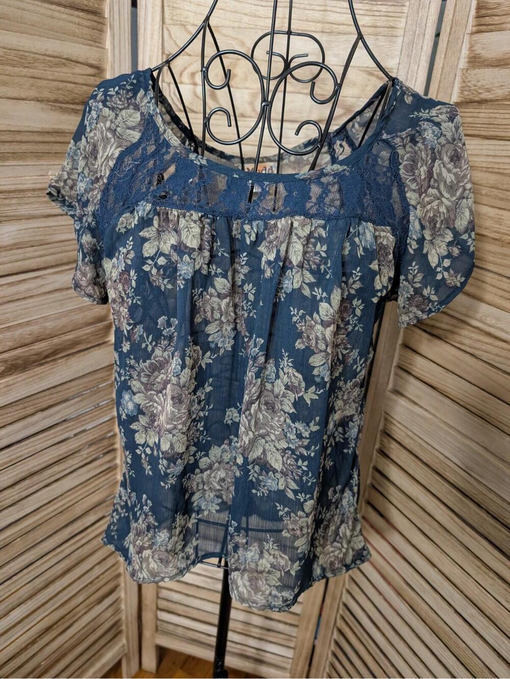 Mudd Juniors Medium Blue Floral Print Short Sleeve Pullover Top